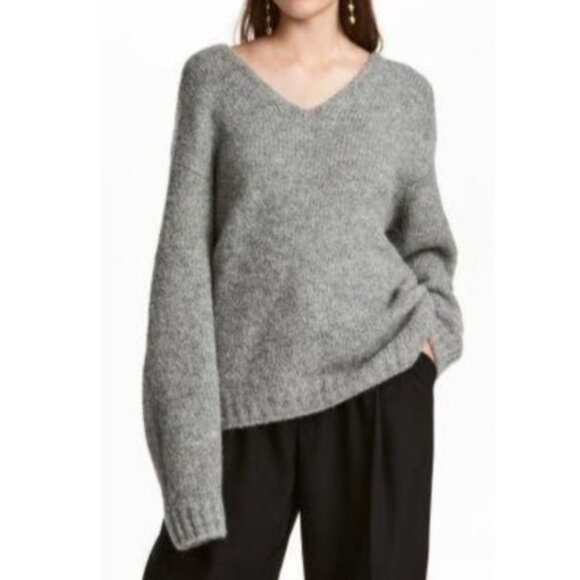 H&M Women's Gray V-Neck Long Sleeve Wool Alpaca Blend Sweater Oversized Ribbed L - Picture 1 of 7